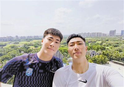 中共中央政治局委员、中宣部部长黄坤明出席会议并讲话，强调要深入学习贯彻习近平总书记重要论述，增强自觉自信、强化责任 航天七秩·苍穹交响！